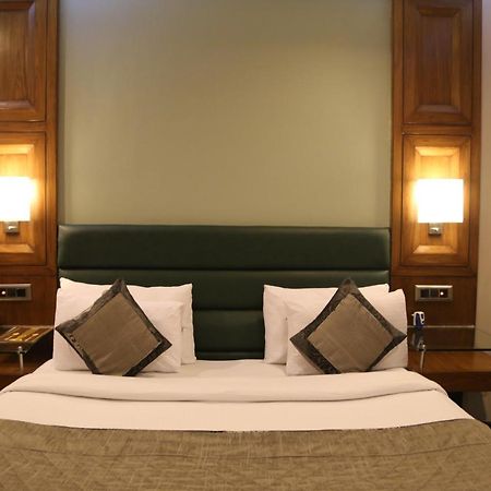 Hotel Deer Parkk Nuova Delhi Esterno foto