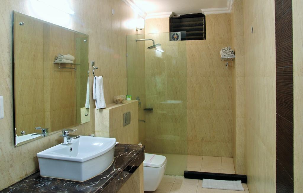 Hotel Deer Parkk Nuova Delhi Esterno foto