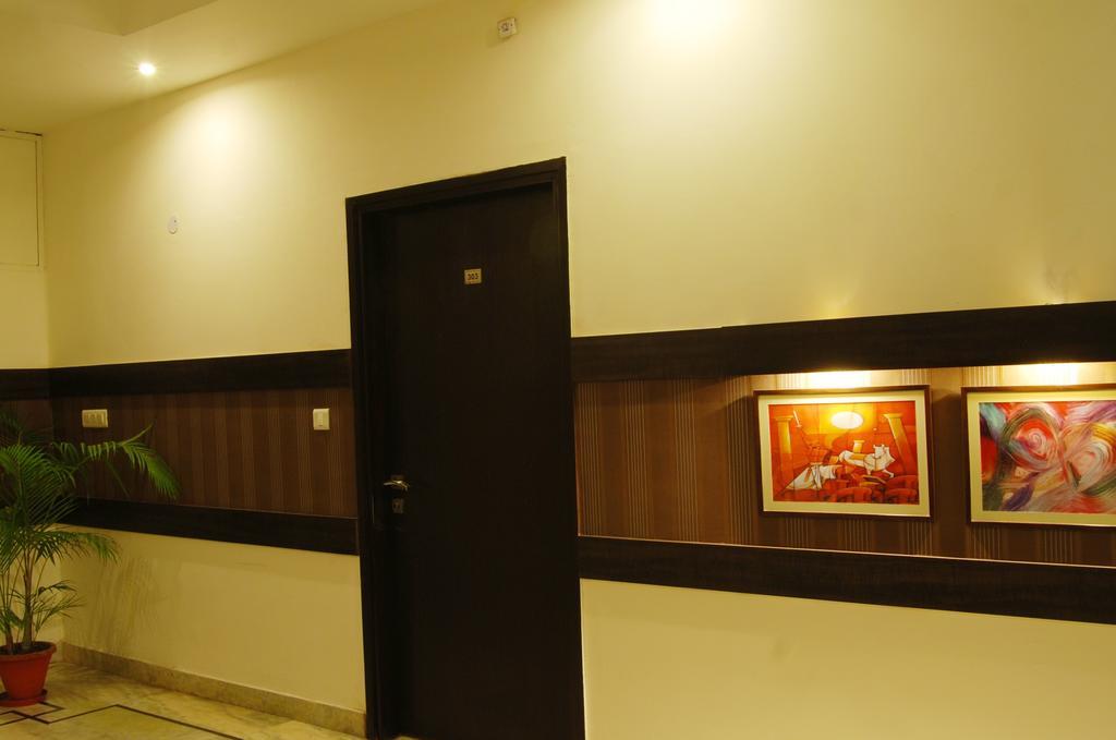 Hotel Deer Parkk Nuova Delhi Esterno foto