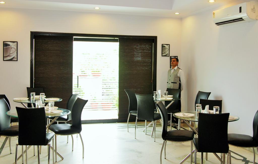 Hotel Deer Parkk Nuova Delhi Esterno foto