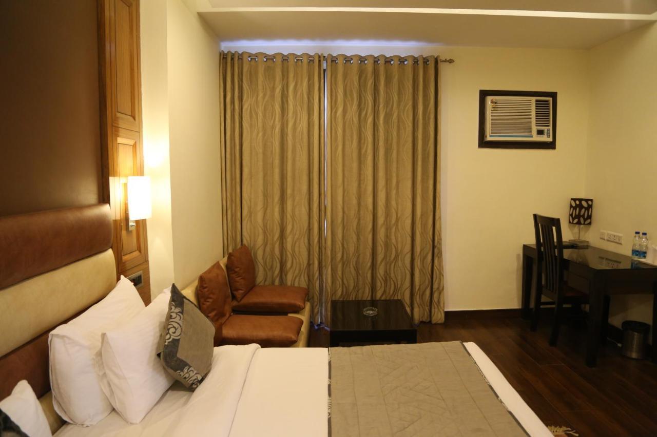 Hotel Deer Parkk Nuova Delhi Esterno foto