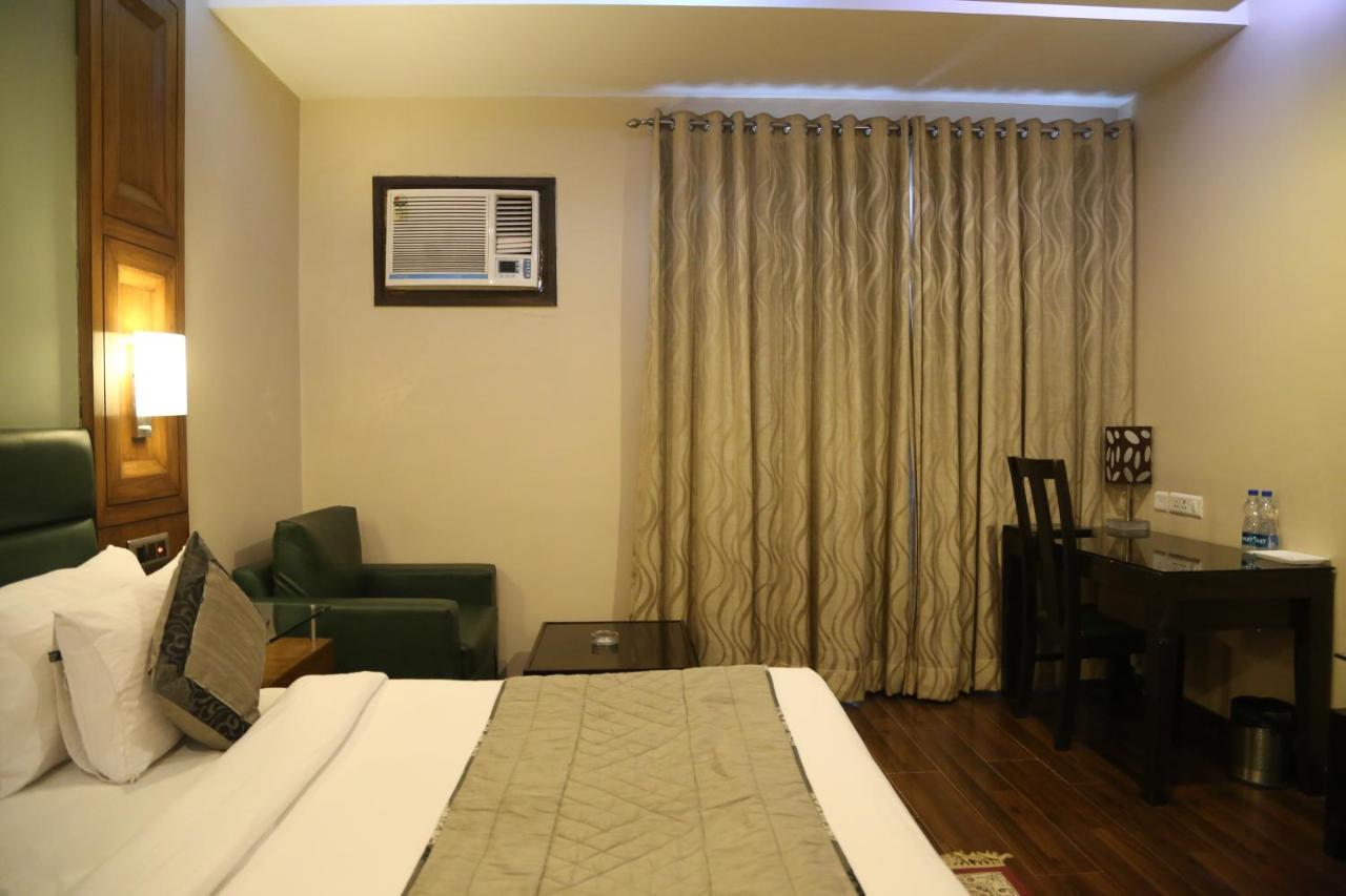 Hotel Deer Parkk Nuova Delhi Esterno foto