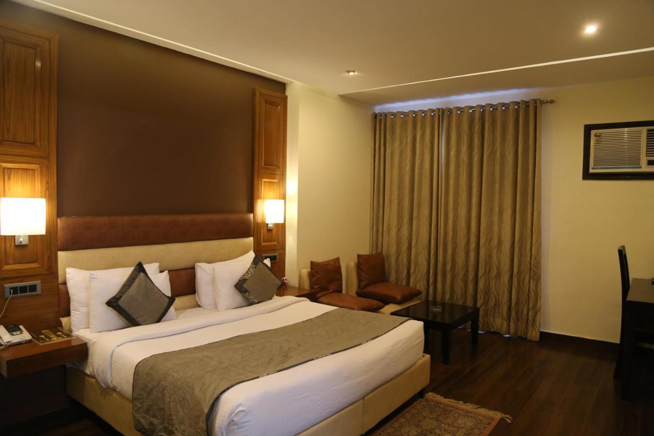 Hotel Deer Parkk Nuova Delhi Esterno foto